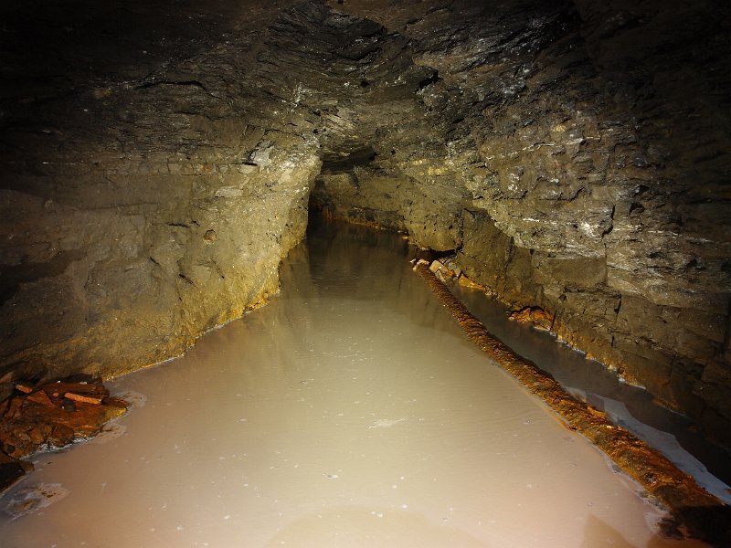 P6113816.JPG - Calcite on the water. This is in the level that connects to the North End Level.