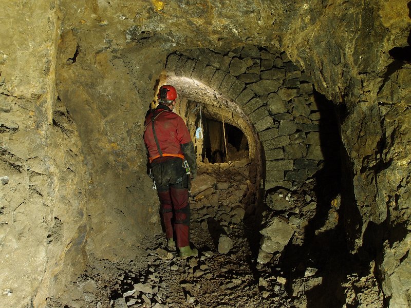 P6113834.JPG - Arching in the flats that lead upto the higher level.