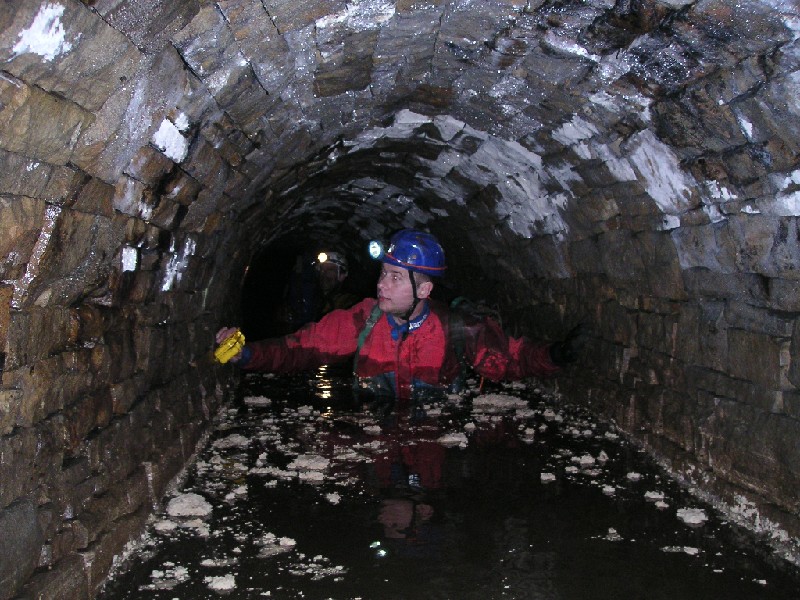 ccl_horse_level_passage3.jpg - Further along the water gets deeper, in some parts there was a lot of foam in the passages.