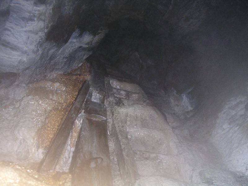 ccl_ladderrise1.jpg - At last we came to the calcified double laddered rise heading up to Smallcleugh! This is inline with the Cowhill Cross Vein.