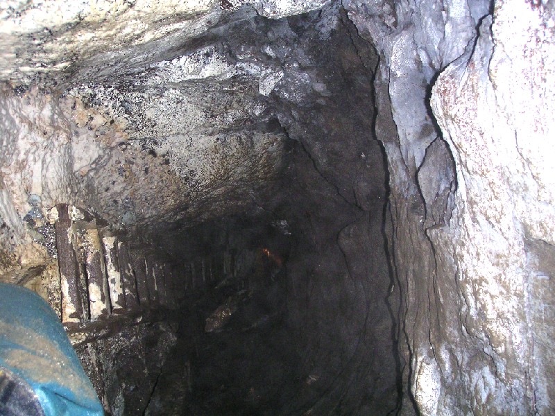 ccl_ladderrise3.jpg - About half way up the rise, looking down you can just about see the light down at the bottom.