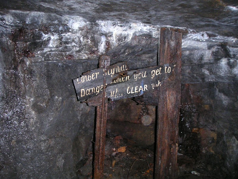 ccl_start_of_incline.jpg - The start of the incline on the horse level, with the warning sign.