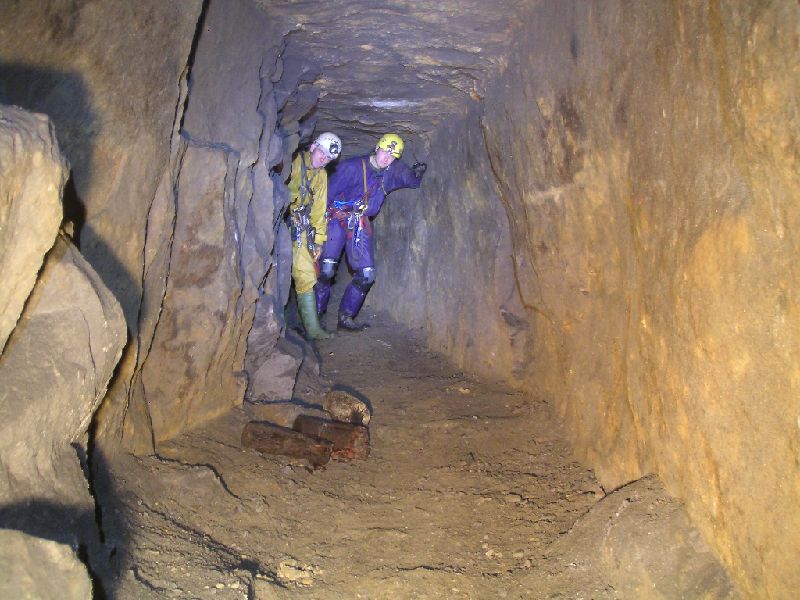 firestonedrift_pass1.jpg - Nice sandstone passages in the Firestone Drift.