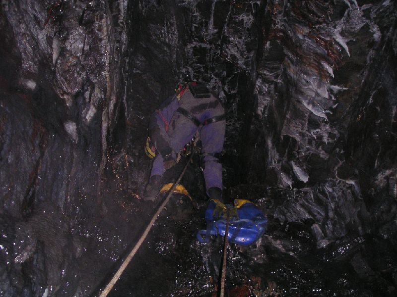 fs2sc_topofslope_dogleg.jpg - Pete coming down the slope from the dogleg.