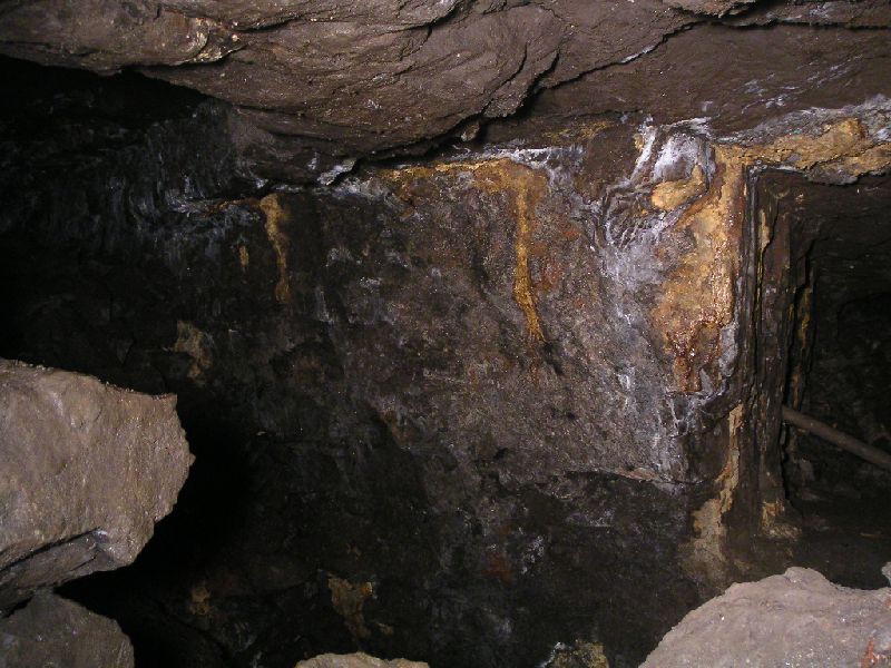 highflats_landing1.jpg - Entering the High Flats. The open space in front is Atkinson's Rise and you come in from the ledge in the top left hand corner. The passage on the right heads west to a collapse.