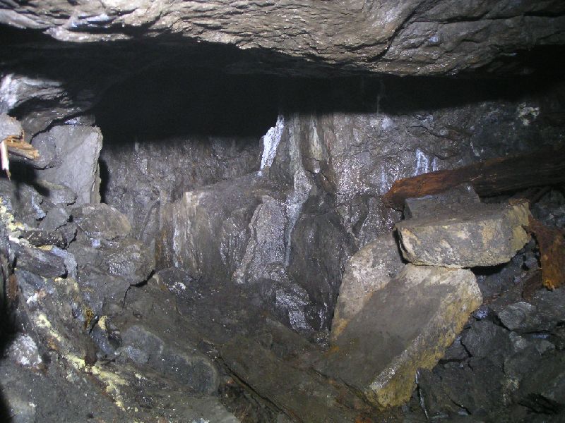 highflats_othershaft.jpg.jpg - Looking north (not very clear) into the short connecting passage which leads to the other branch of Atkinson's Rise.