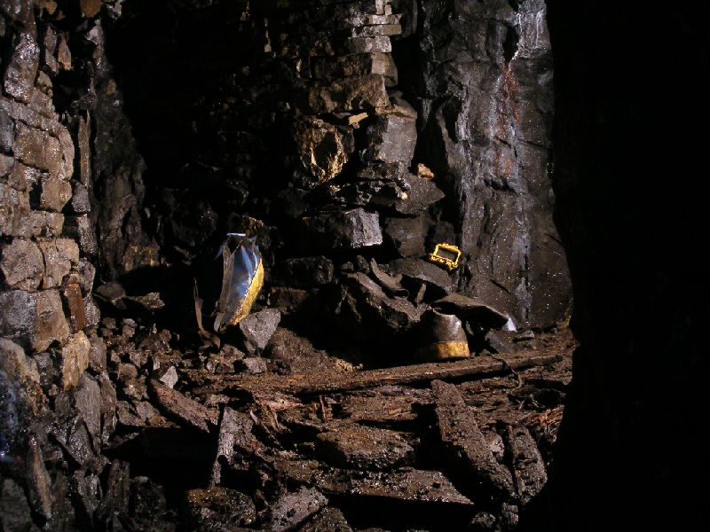 lowflats_junction.jpg - In the Low Flats, one of the junctions. Left follows a stope which leads to some rises, right is to Smallcleugh.