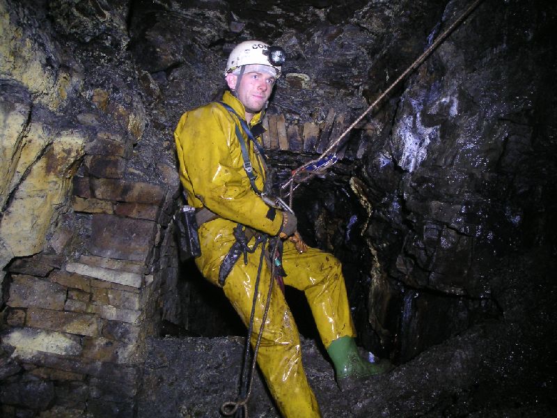 middlecleugh_landing.jpg - Karli landing in Middlecleugh Level. The passage behind him is the east branch, that we did not explore.