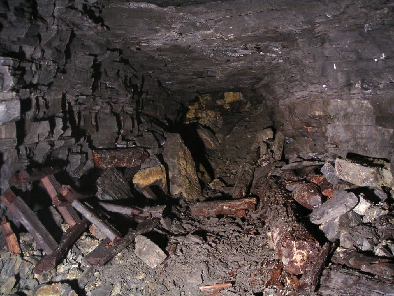 middlecleugh_xcut.jpg - A little cross cut off the Longcleugh Vein which leads into a bit of stoping.