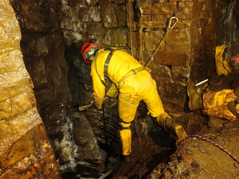 P4017308.JPG - Windy Miller, knocking in studs for foot steps.