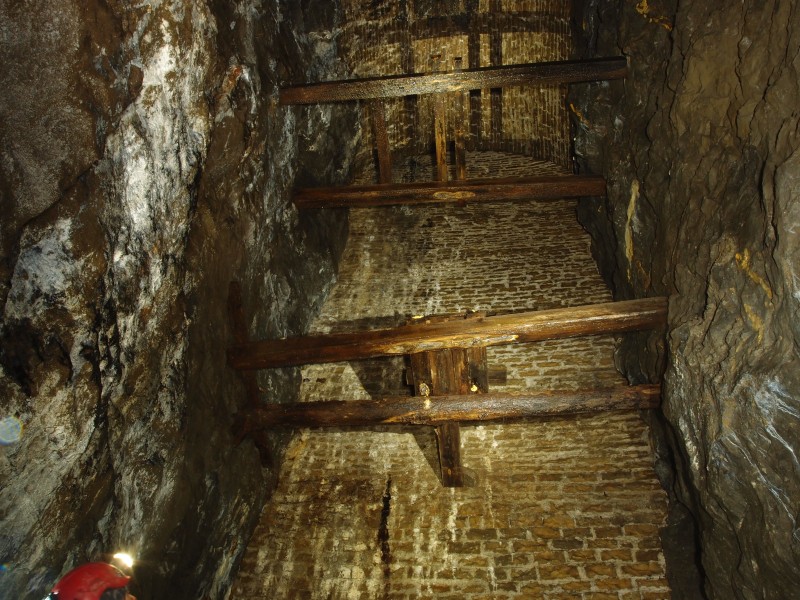 P4017318.JPG - Looking up in Barrons' Sump.
