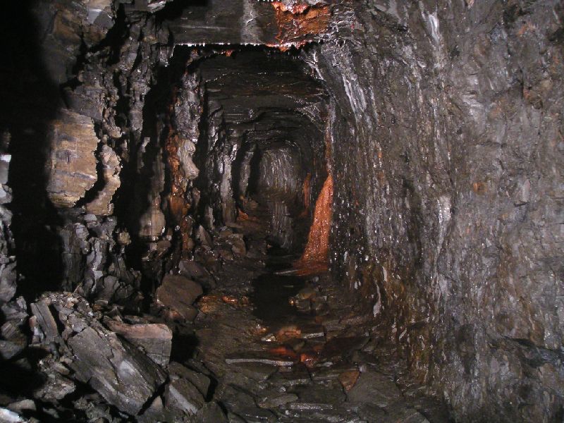 brownleyh_main_entrance_passage.jpg - The exit passage from Brownley Hill. this is taken not to far from the Engine Shaft.