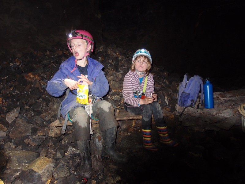 P7269921.JPG - Hannah and Rosie mid lunch.