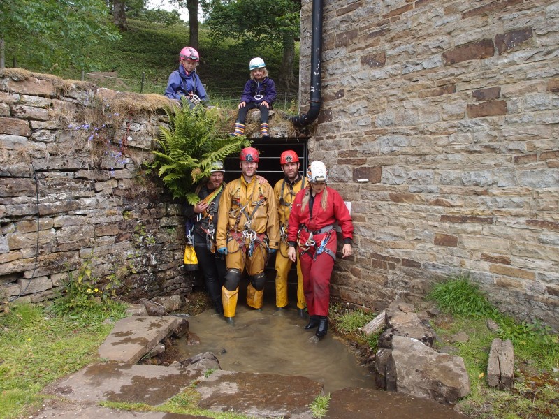 P7269930.JPG - Out at last. Tired youngens.