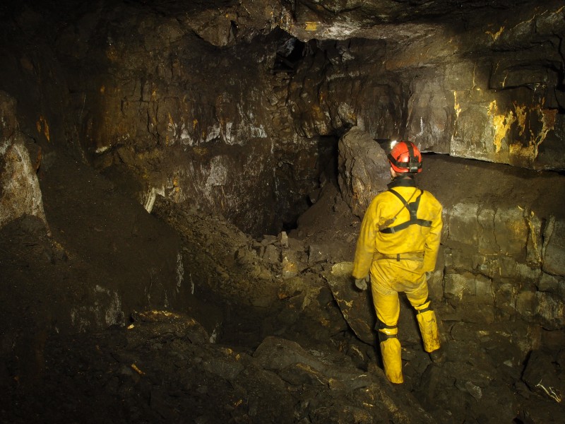 PA306696.JPG - Collapsing stopes past the drop down on Rampgill Cross Vein.