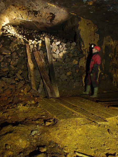 P4023418.JPG - In the large flat, deads and dressing floor.