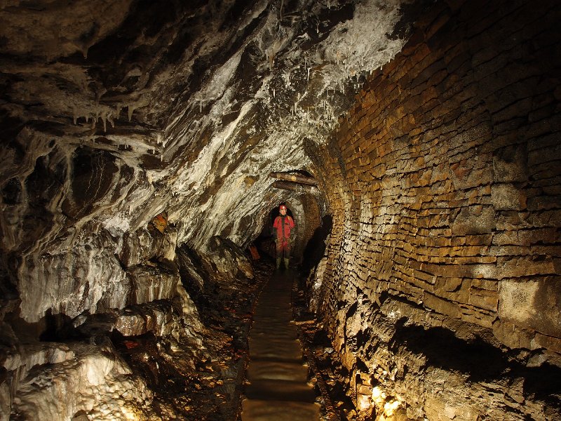 P4023425.JPG - Hanginshaw Branch horse level.