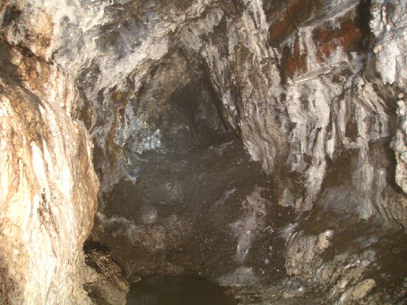 cl_calcitebulgepassage4.jpg - The beginning of the calcite bulges.