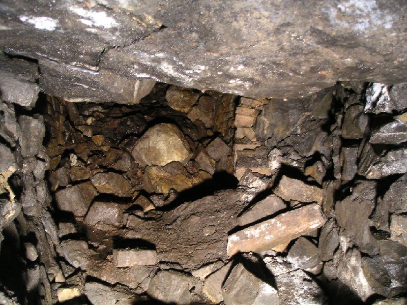 cl_carrs2bellc_passage.jpg - The exit passage from the bell shaped chamber which is the link to Carr's Level.