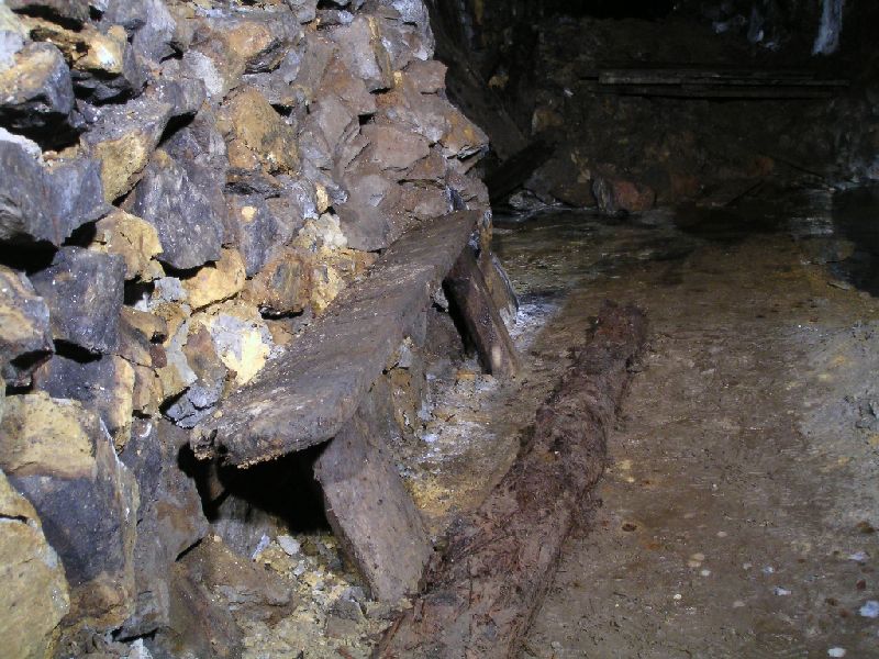 cl_lowflatbench.jpg - Just by the shaft is this bench, a good place for it as it over looks the crystal crusted pool in the next photograph.