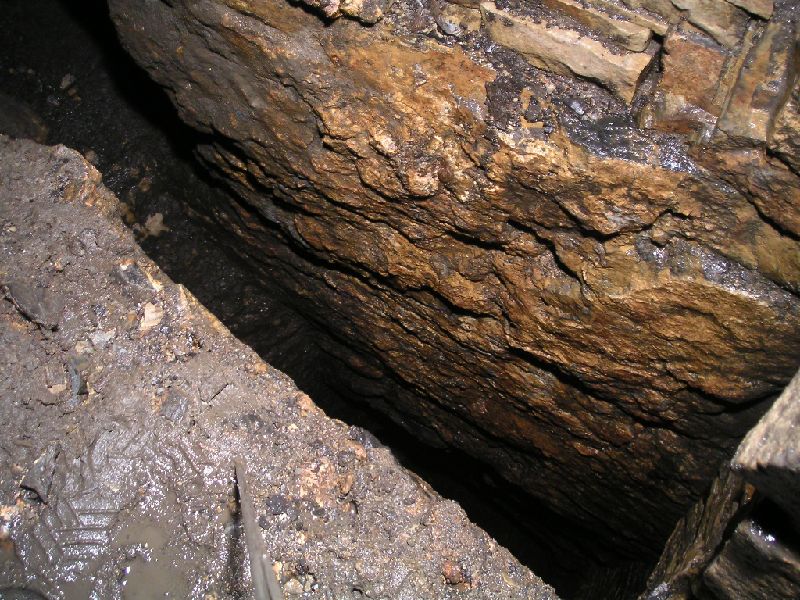 cl_sumptorampgill_a1.jpg - Just as you exit the passage from the bell shaped chamber slightly to your left is this sump which leads to Rampgill Hangingshaw Branch Level.