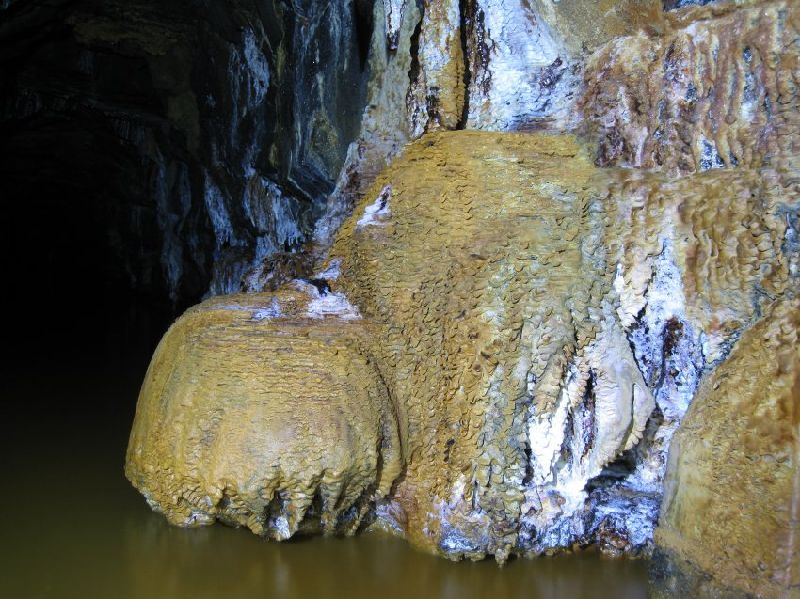 Img_4110.jpg - Large calcite formation.