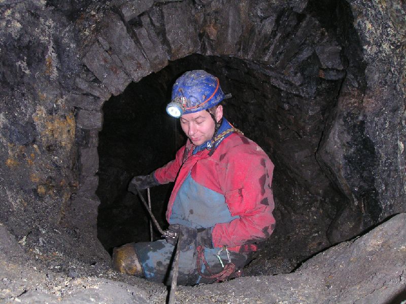 sc_ne_handsome_sump_sublevel.jpg - Preparing to descend the sump, as mentioned in the trip report, you go over the edge, double back on yourself and then go down the sump which is on an angle.