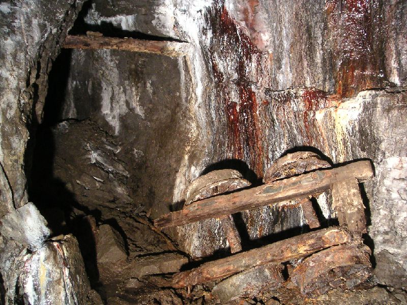 rg_hangingshawlevel1.jpg - Ore truck boggie wheels upstream from the ore chute.