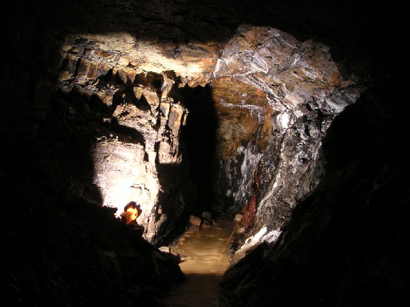 rg_hangingshawlevel3.jpg - Playing with lighting effects.