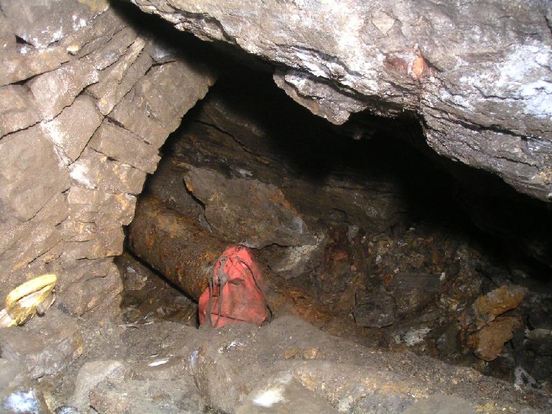 ss2sc_caphigh_lev1.jpg - Looking down into Caplecleugh High Level from the stope.