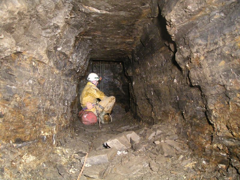 ss2sc_slev3_shaftbottom1.jpg - The bottom of the 15m shaft.