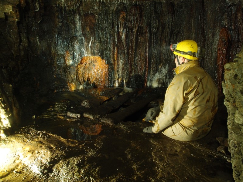 PA043165.JPG - Formation and flooded sump near the forehead of the first junction.