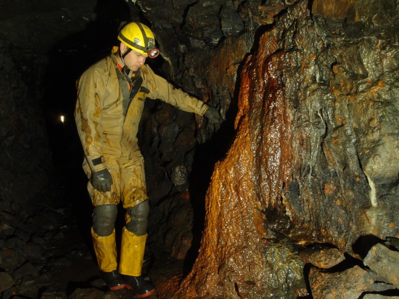 PA043171.JPG - Formation along Tynebottom A / Wisen's Level, daylight can be seen in the distance.