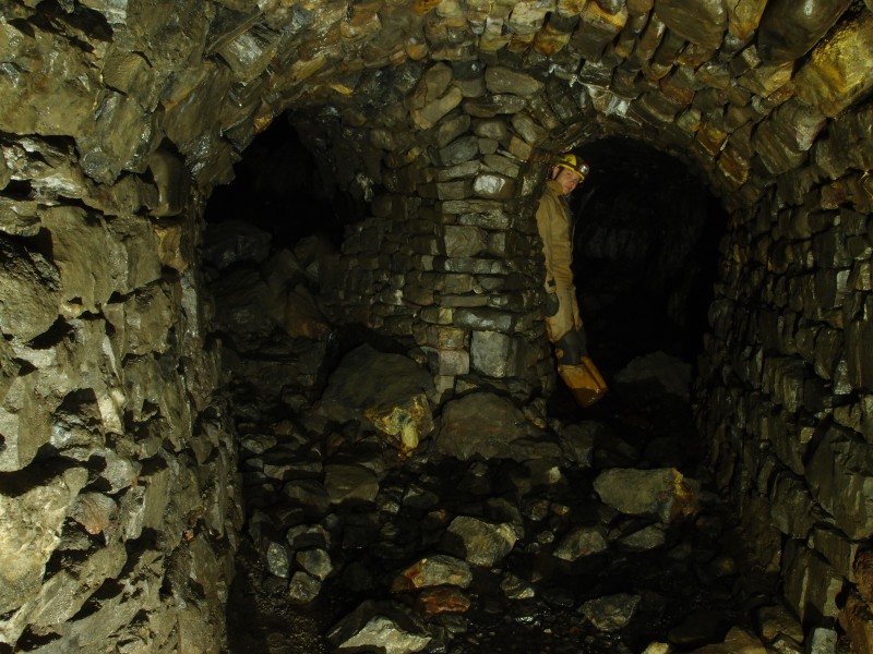 PA043173.JPG - Junction in the level under the flats along North Vein.