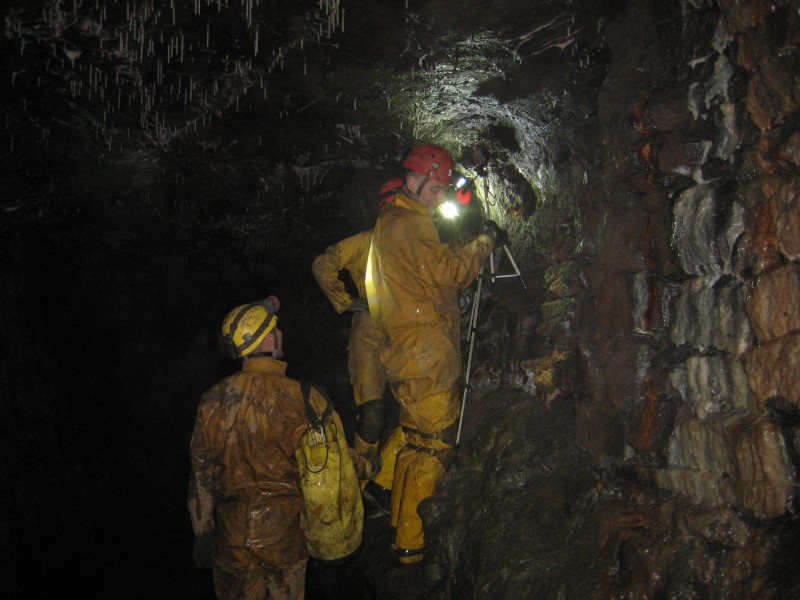 IMG_4685.JPG - Photos of photos being taken. Photo by Mark. North Vein level.