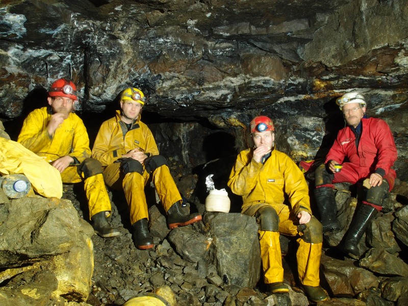 PA296632.JPG - Lunch near the forehead of the Sun Vein Level.