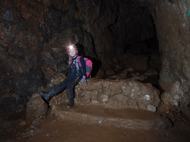 P3047068.JPG - Cumberland Cavern, the wishing well.