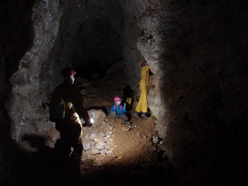 P3047101.JPG - The Main Stope - looking inside calicte pockets and shiny things on the floor.