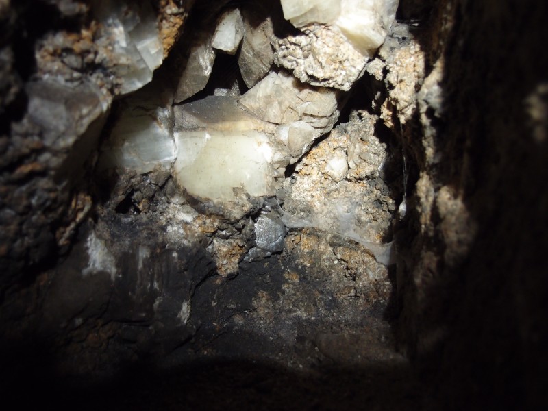 P3047122.JPG - Nice calcite formation in one of the little trial levels around the main entrance.