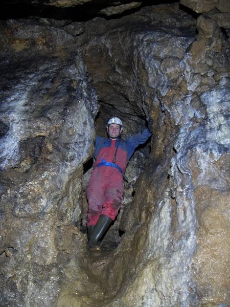 02_wp_karlpocket.jpg - Karl in a calcified pocket, 1st Stope.