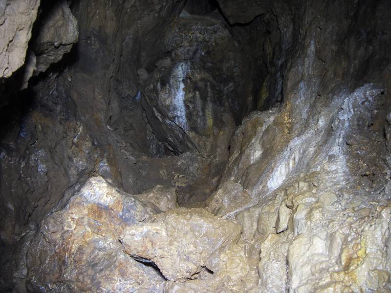 07_wp_calciteformations3rdstope.jpg - More calcite formations in the 3rd Stope.