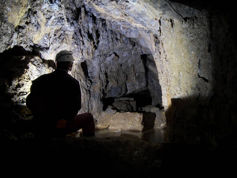 18_wp_wishingwell2.jpg - A nicer shot of the Wishing Well.