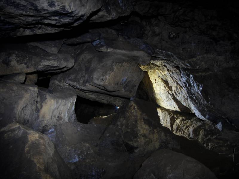 27_wp_lookinginto4thchamber.jpg - The end of the 3rd chamber, approaching the show cave.