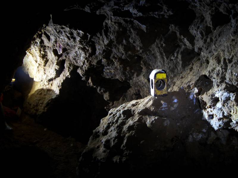 41_wp_oldroadlamp2.jpg - An old paraffin road lantern.