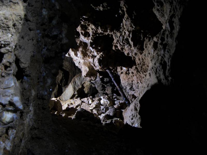 56_wp_pass2boulderchamber.jpg - In the maze, this is the passage to the Boulder Chamber.