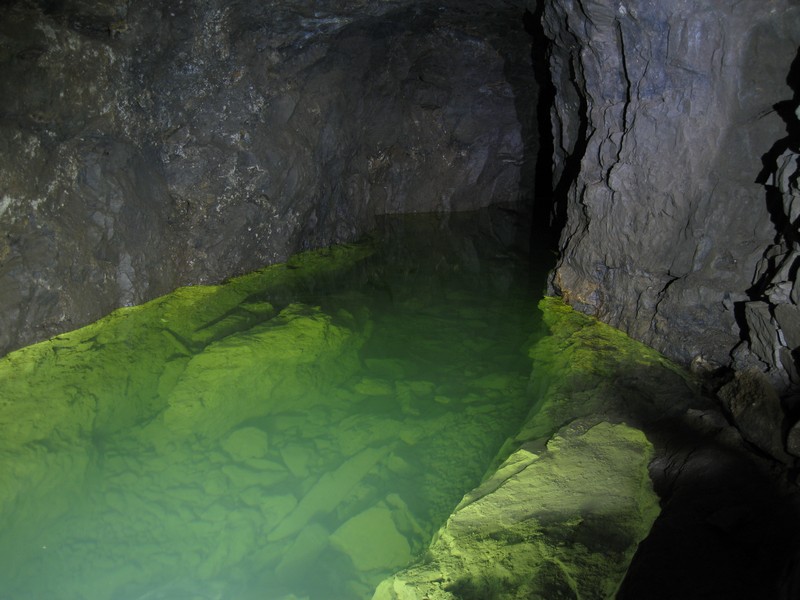 IMG_5521.JPG - A green tinge to the water in the horse level.