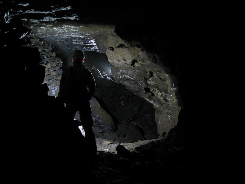 IMG_5554.JPG - Looking out of the flats on to the main stoped level below.