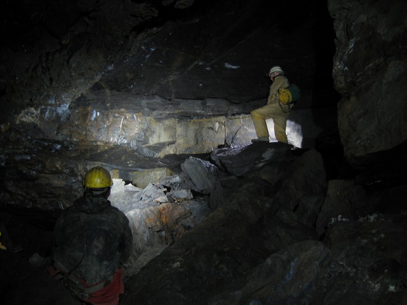 IMG_5555.JPG - Big rocks missing from the roof.