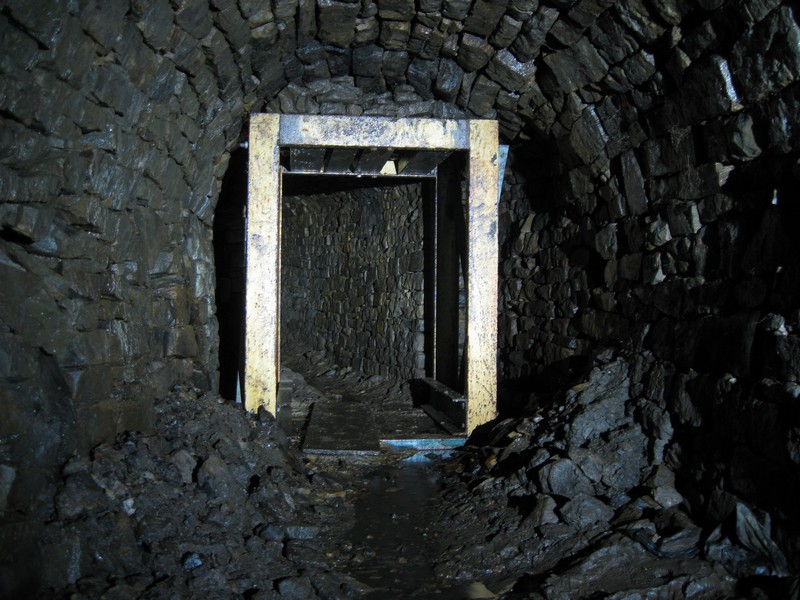 IMG_5586.JPG - Steel support - belt and braces stuff!