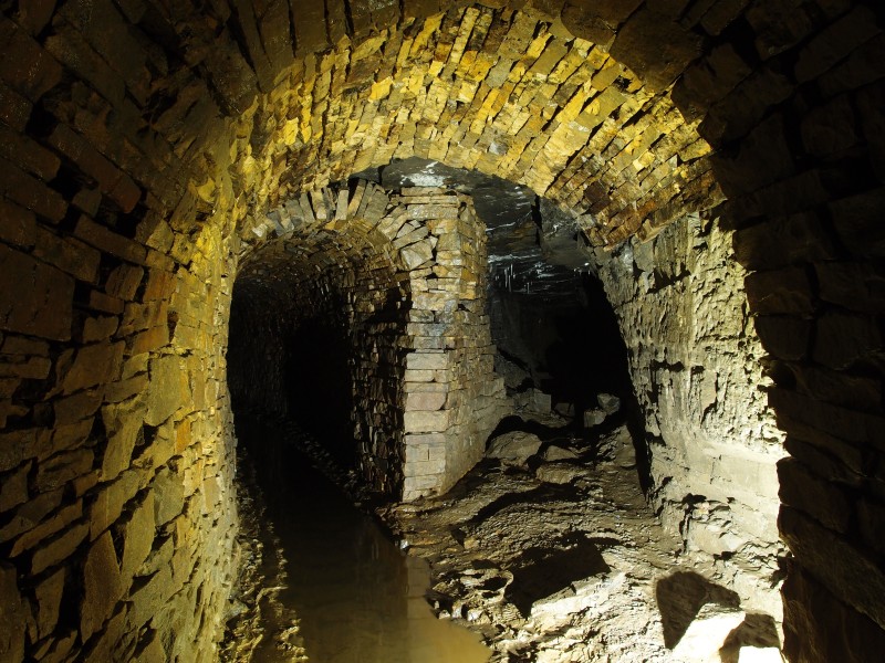 P7260299.JPG - Junction with Browngill Vein (left) and contiuation of Old Groves Vein (right).